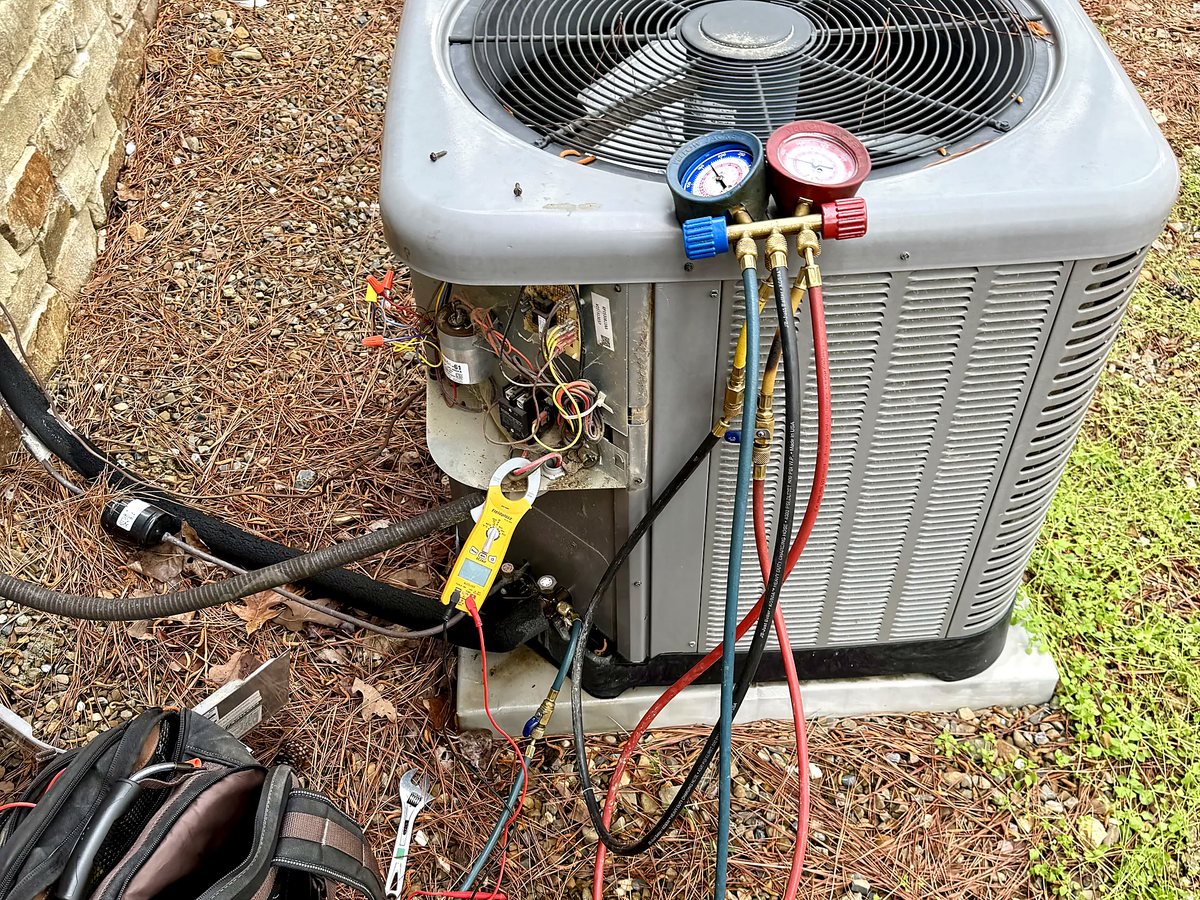 Diagnosing and charging a system with gauges and a clamp meter